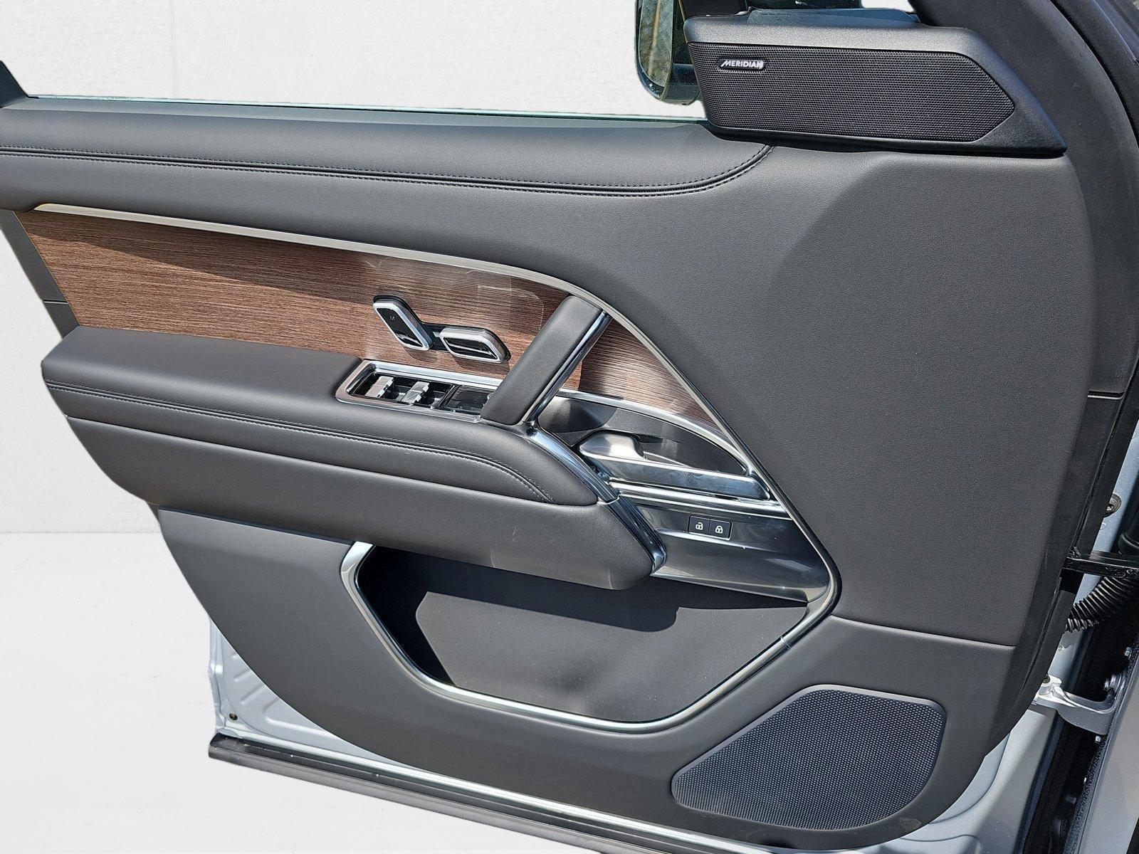 2025 Land Rover Range Rover SE - Photo 28