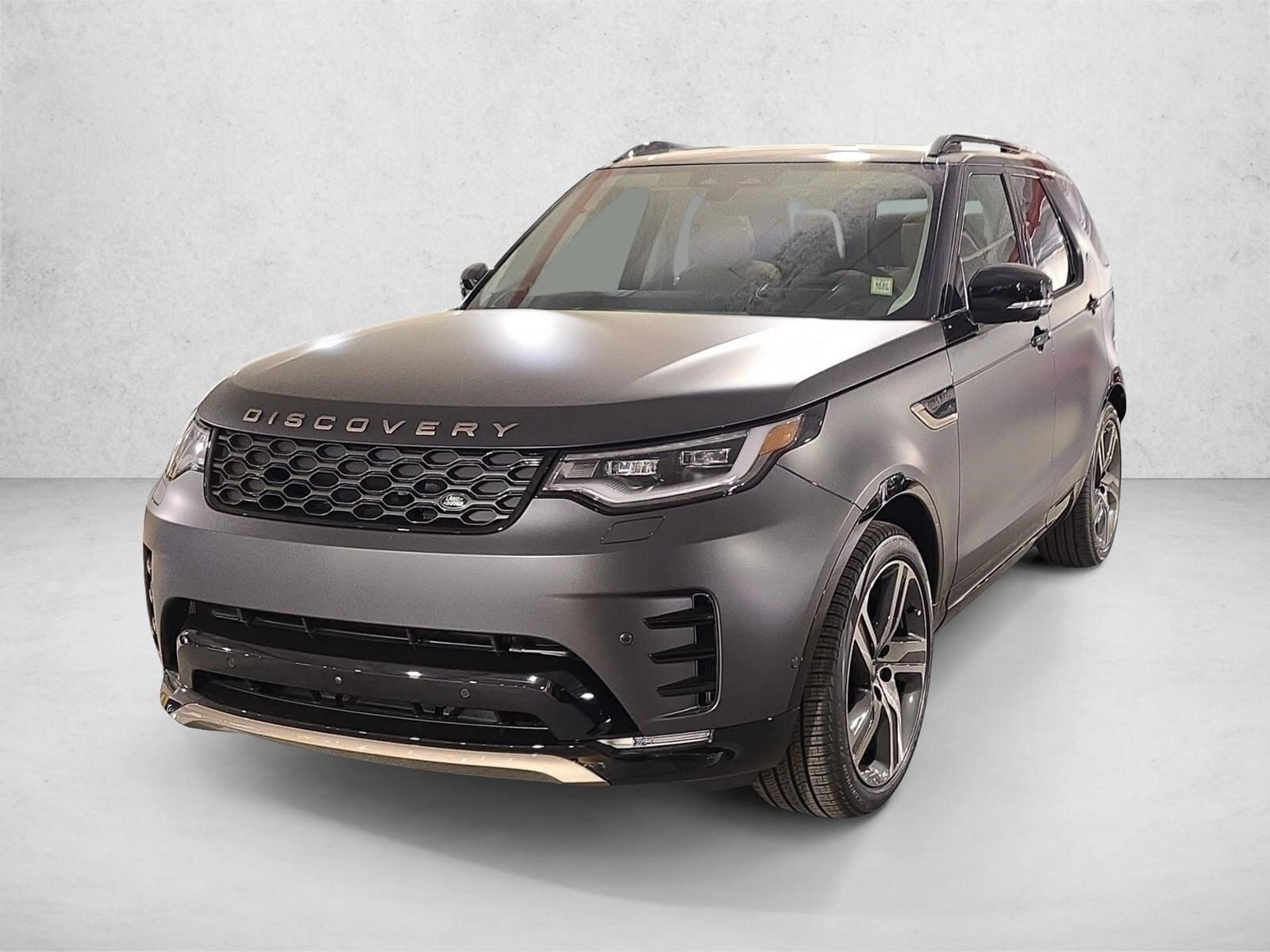 2026 Land Rover Discovery P360 Tempest Edition's photo