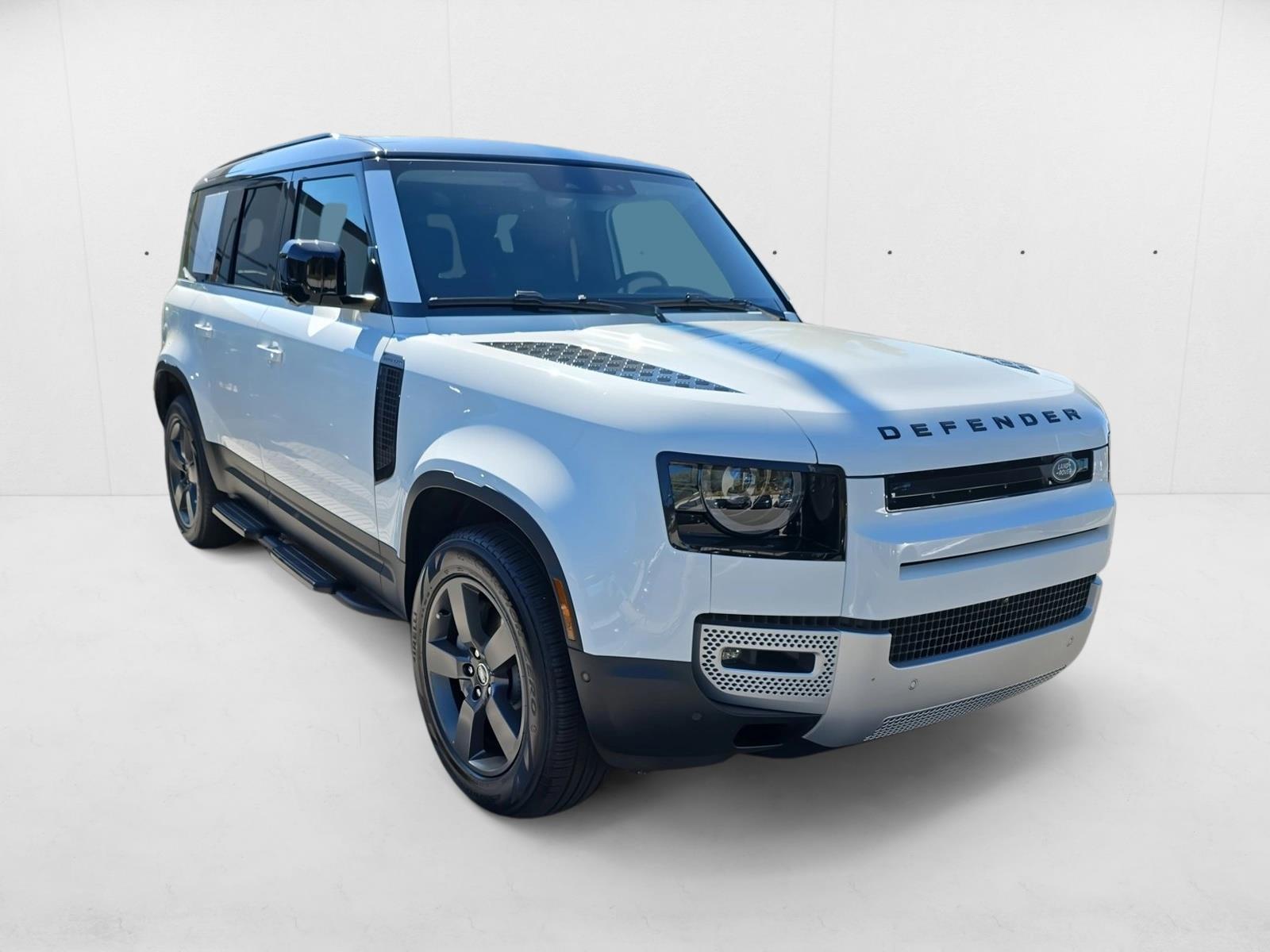 2025 Land Rover Defender 110 S photo 3