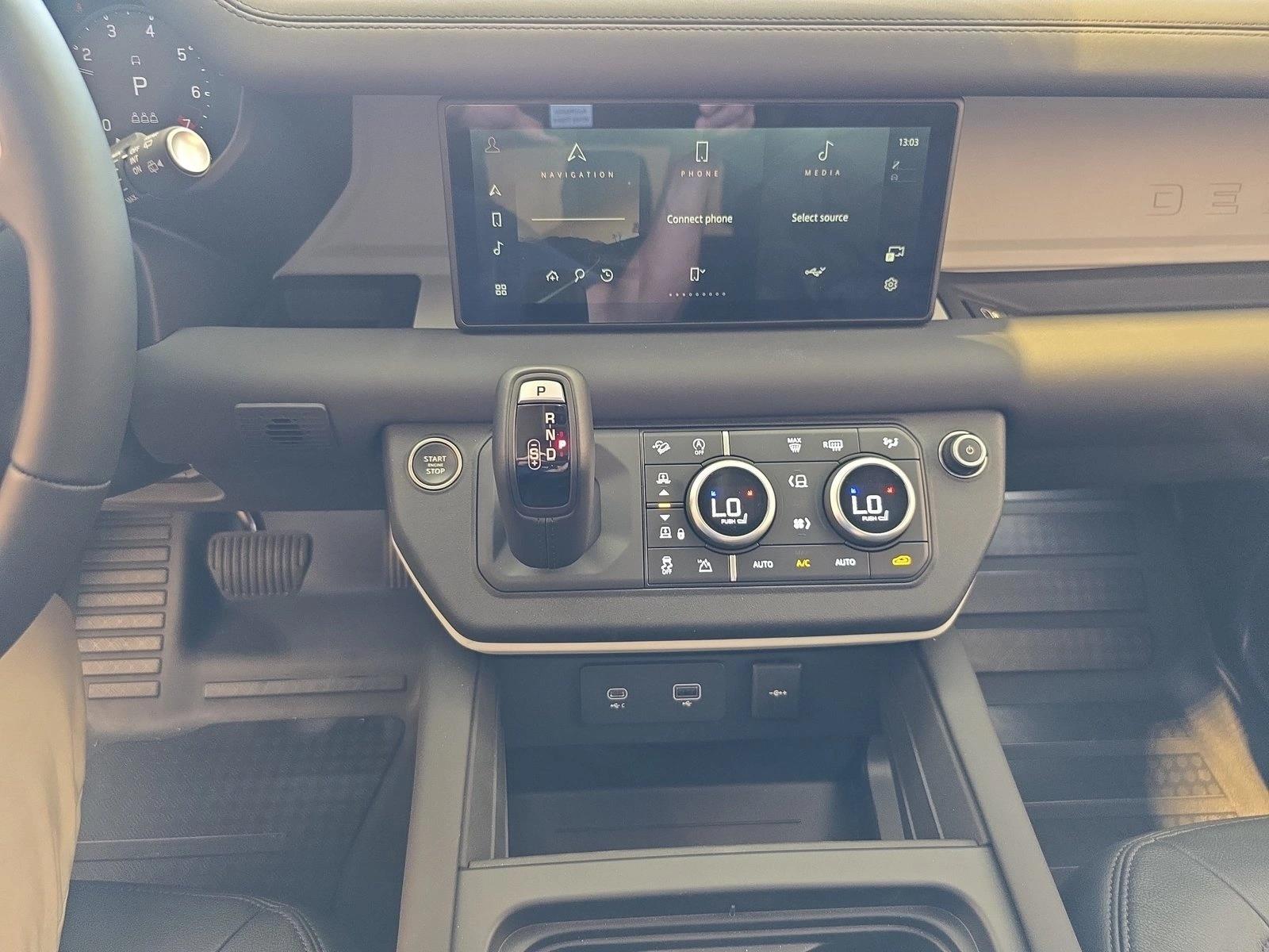2024 Land Rover Defender S - Photo 21