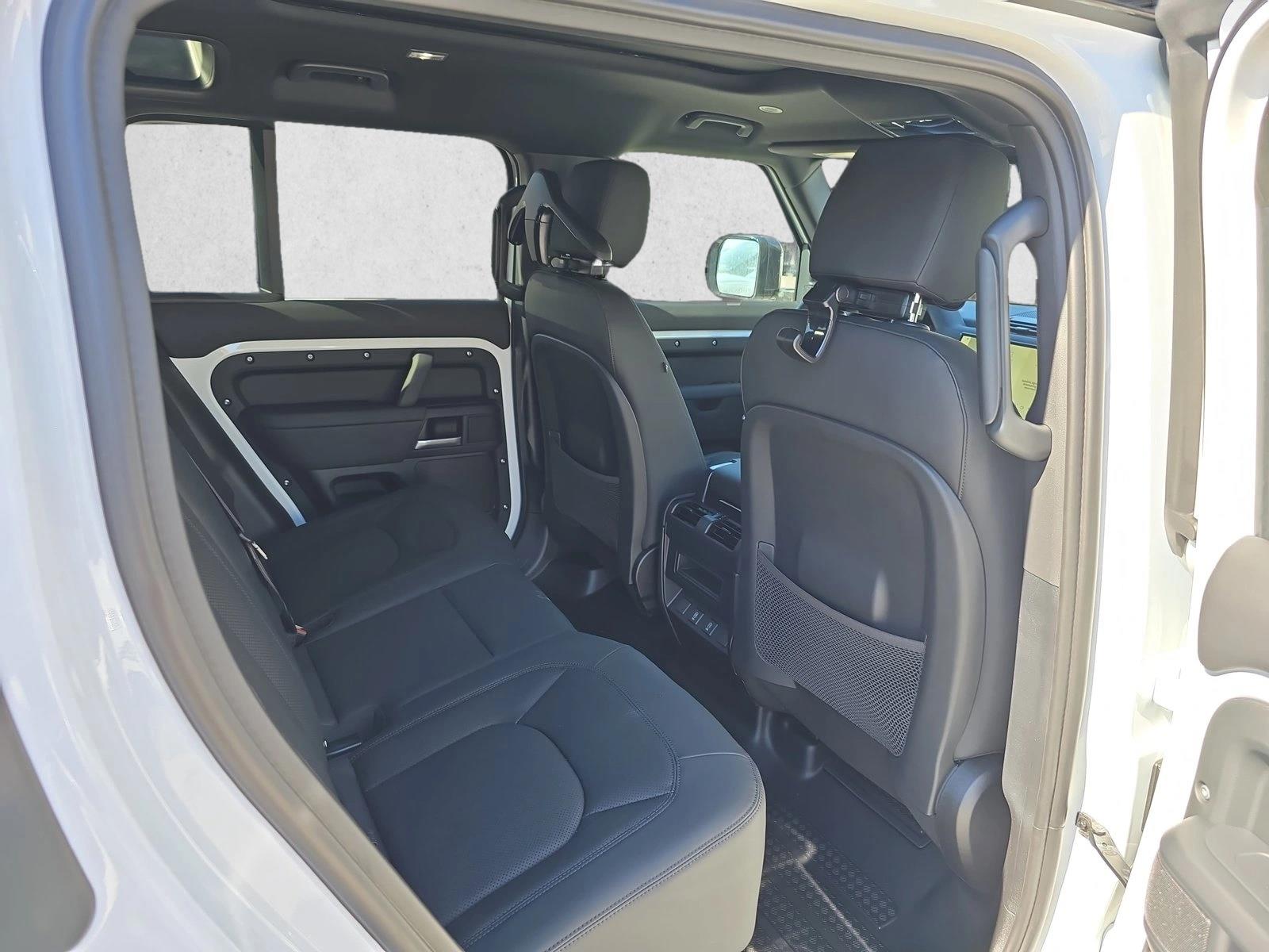 2026 Land Rover Defender X-Dynamic SE - Photo 11