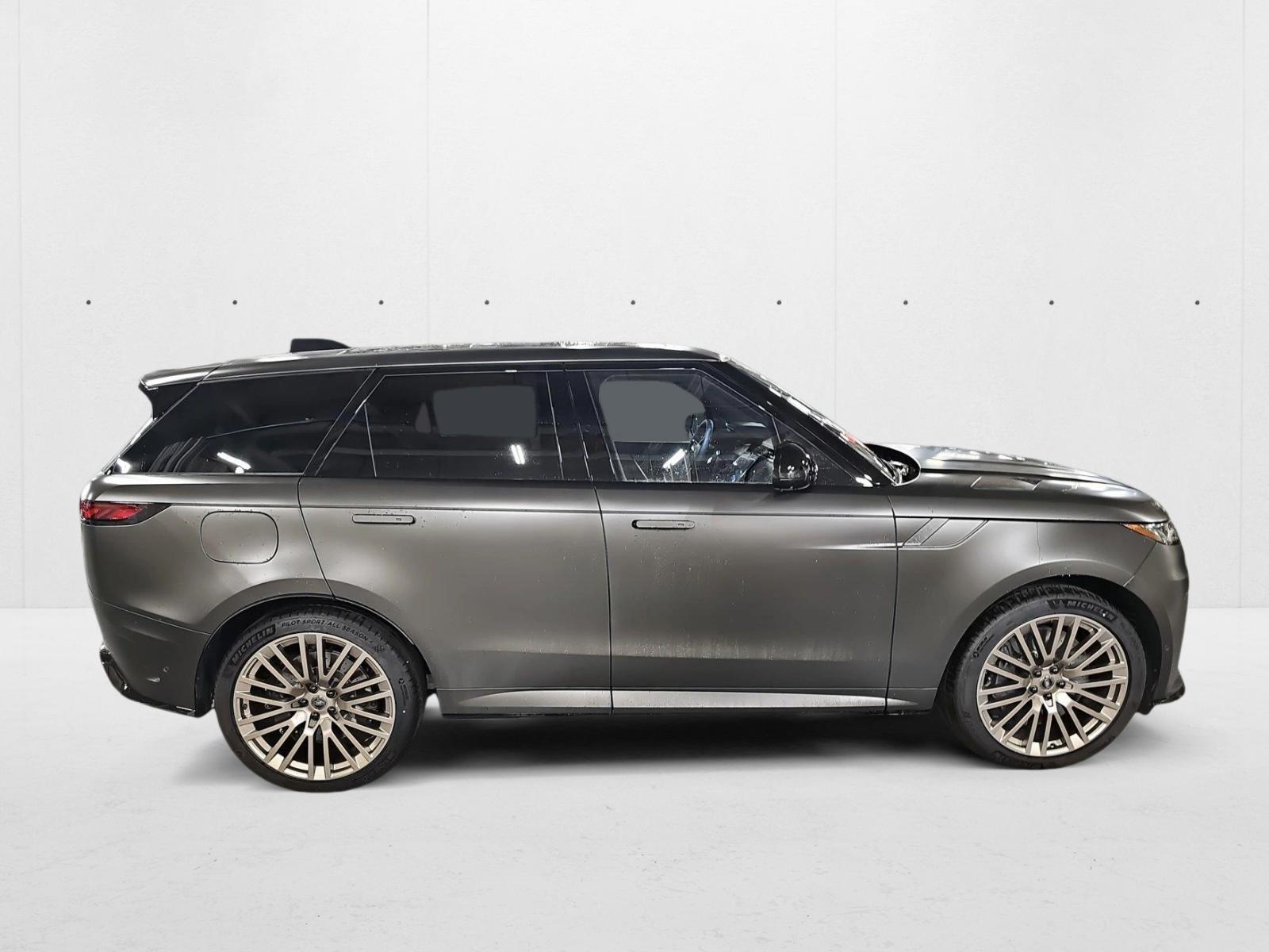 2025 Land Rover Range Rover Sport photo 2
