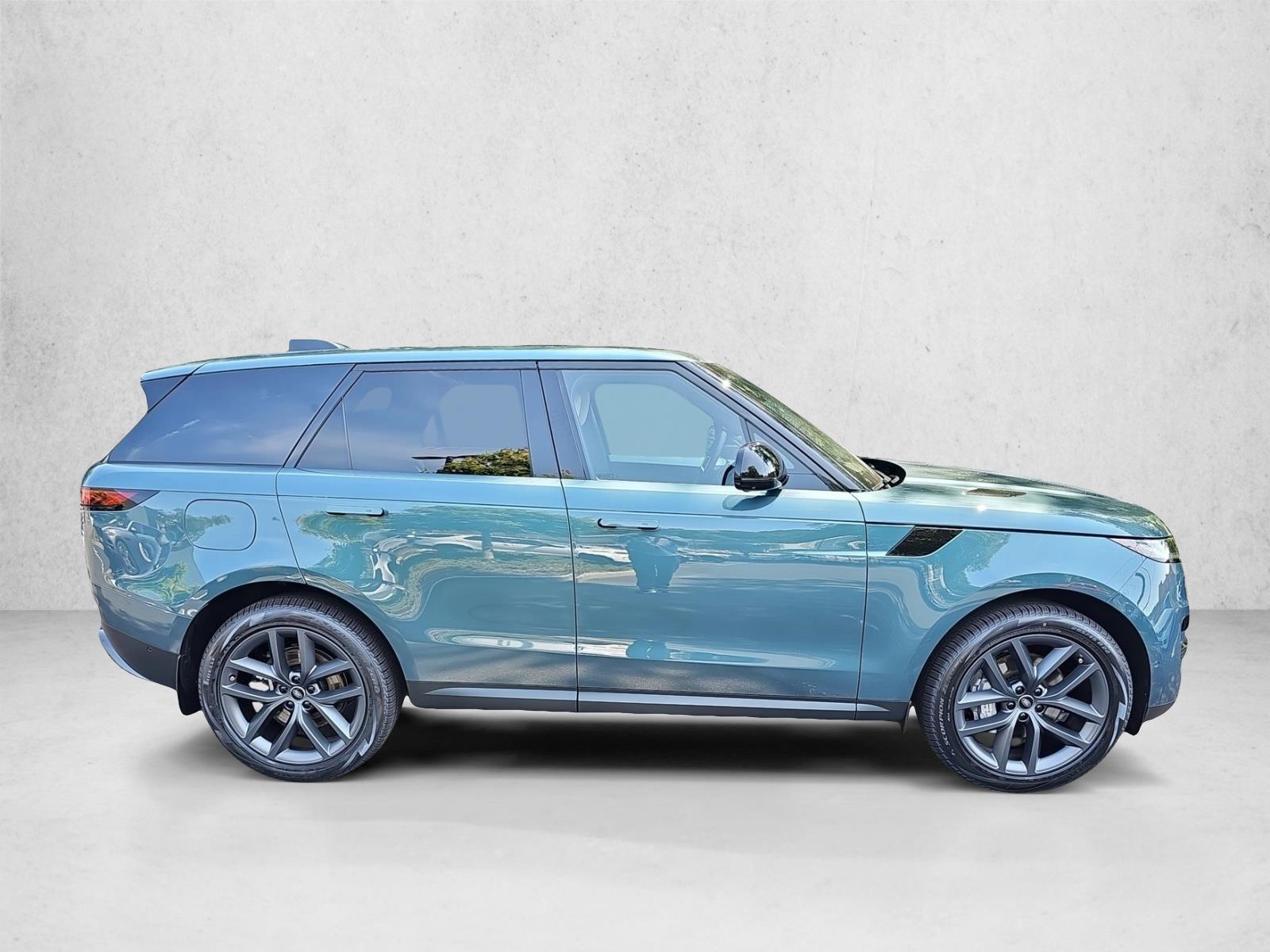 2025 Land Rover Range Rover Sport SE photo 4
