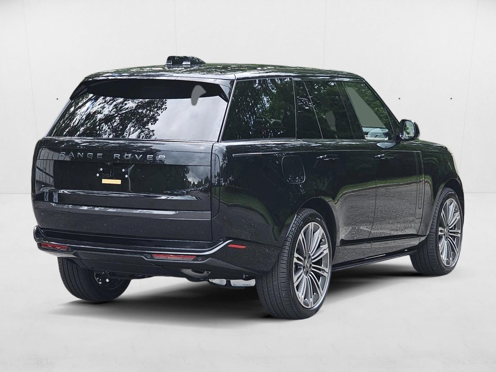 2025 Land Rover Range Rover SE photo 2