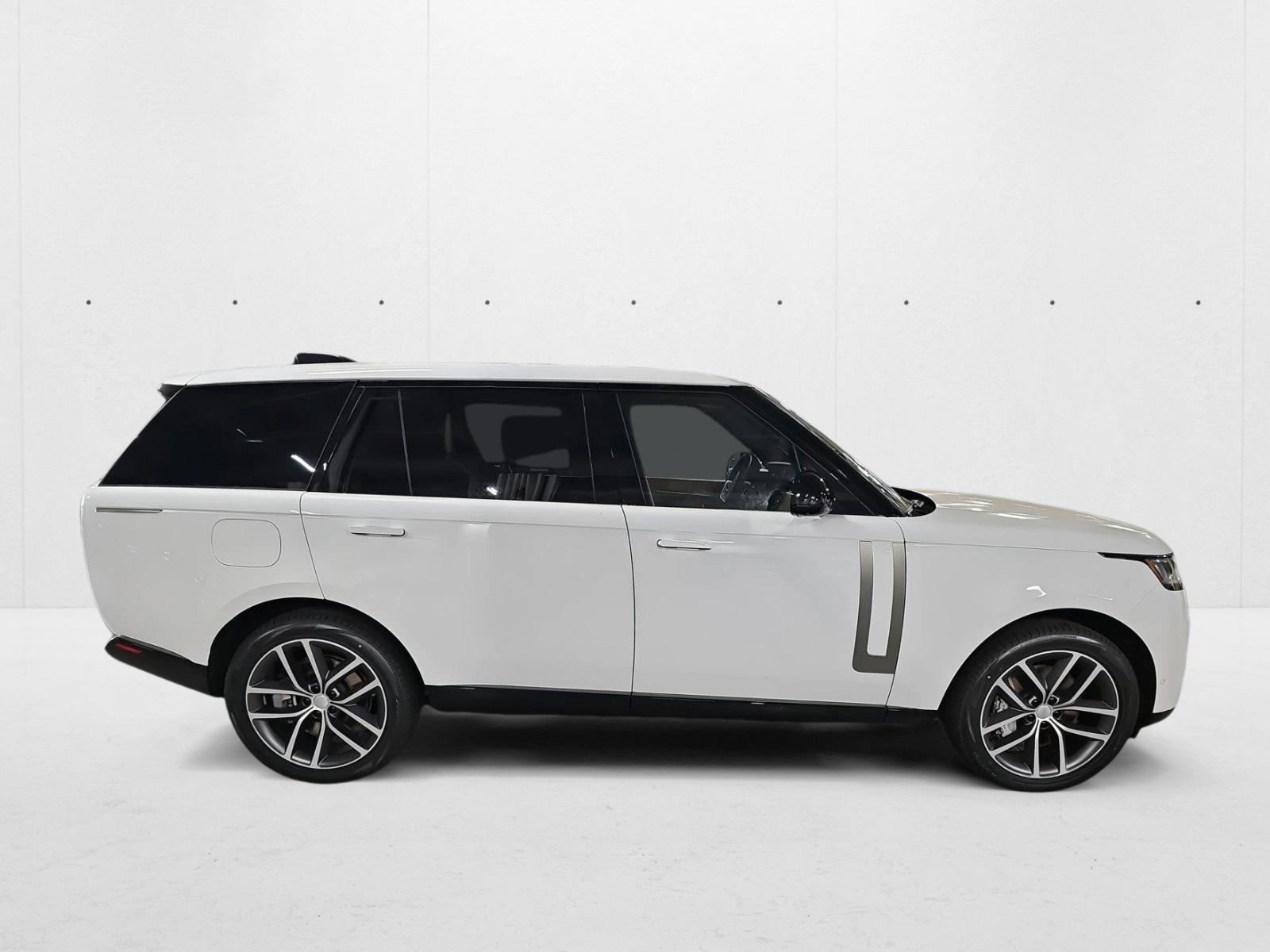 2025 Land Rover Range Rover SE photo 4