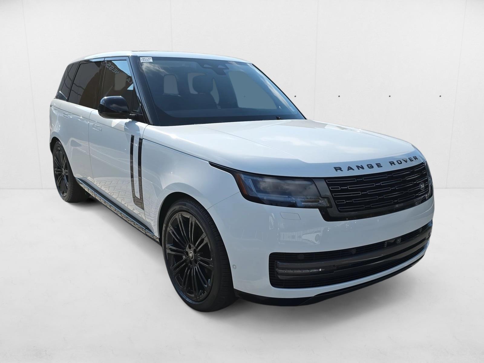 2025 Land Rover Range Rover SE photo 3