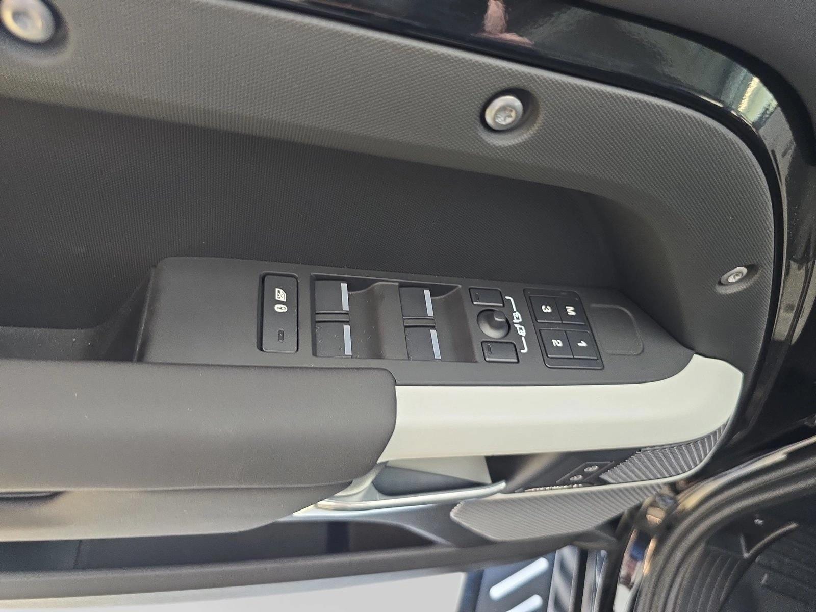 2024 Land Rover Defender S - Photo 27