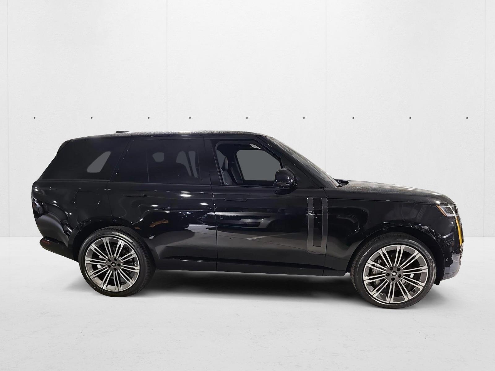 2025 Land Rover Range Rover SE photo 4