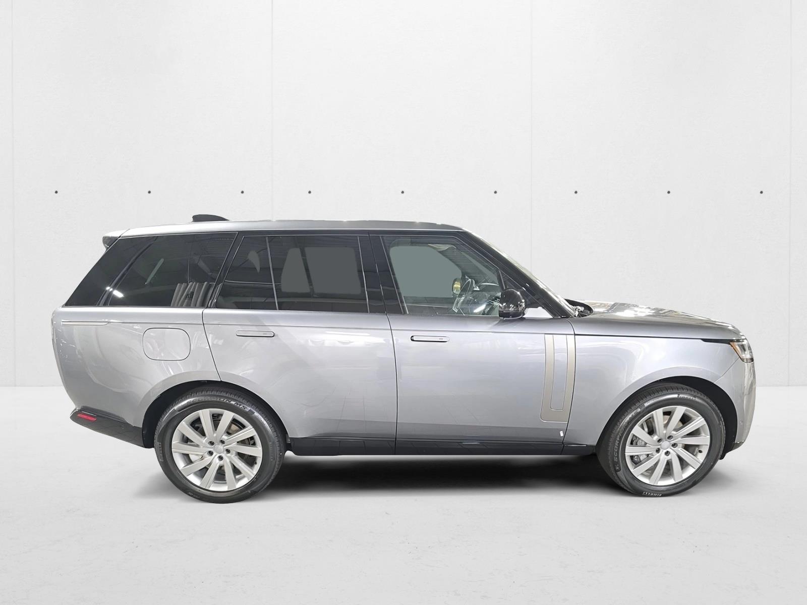 2025 Land Rover Range Rover SE photo 4