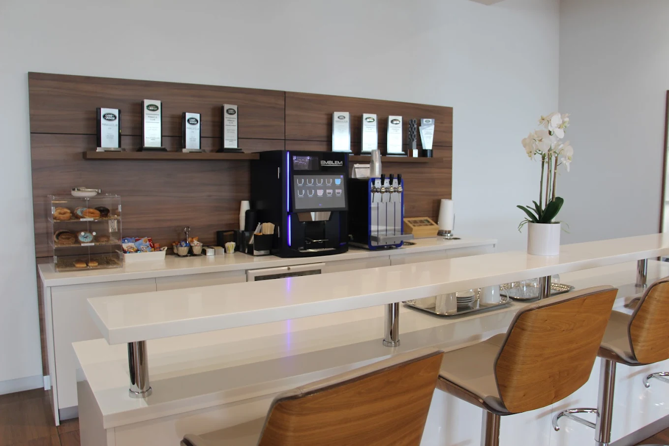 Land Rover service lounge in Las Vegas