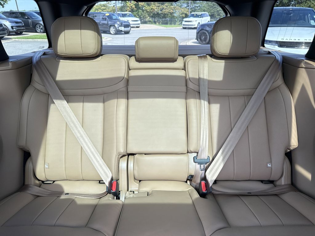 2025 Land Rover Range Rover SE - Photo 27
