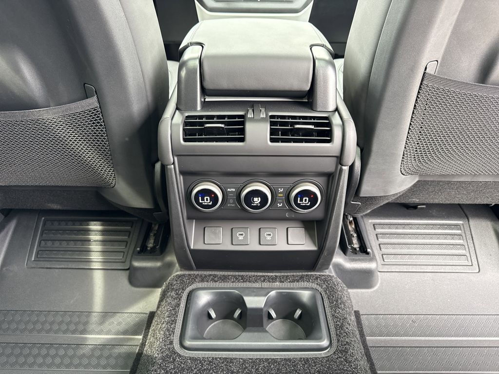 2025 Land Rover Defender X-Dynamic SE - Photo 22