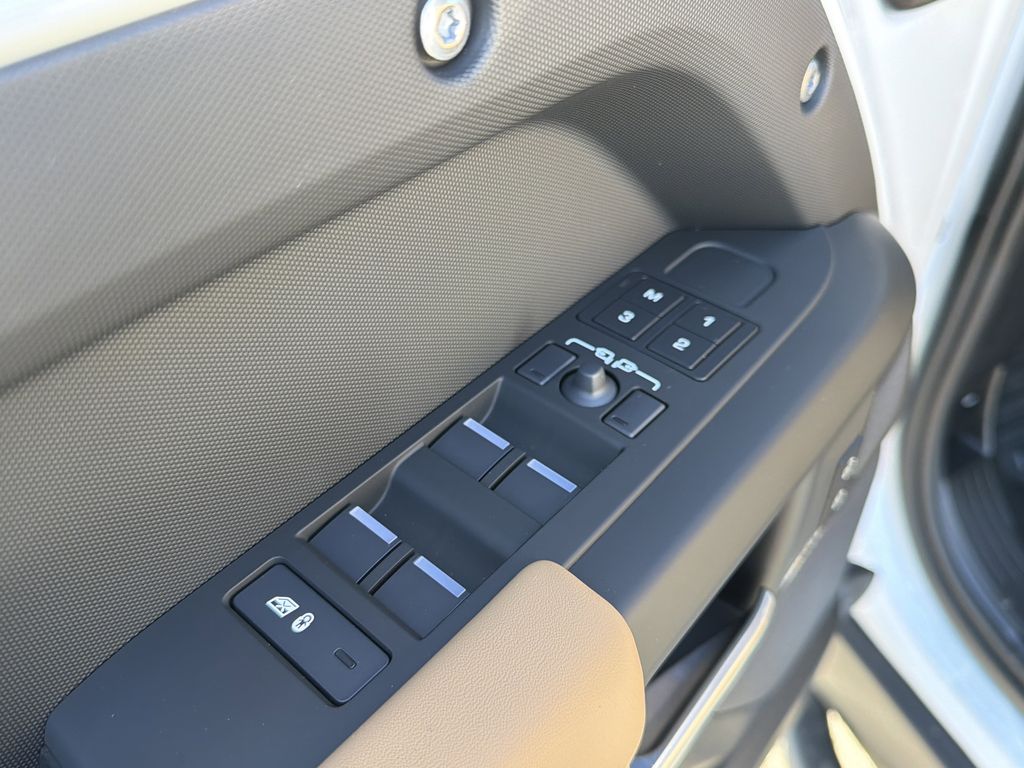 2026 Land Rover Defender X-Dynamic SE - Photo 21