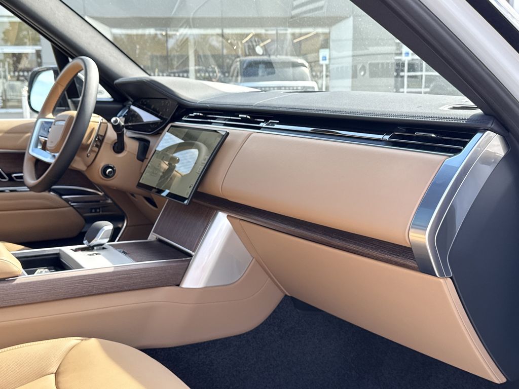 2025 Land Rover Range Rover SE - Photo 18