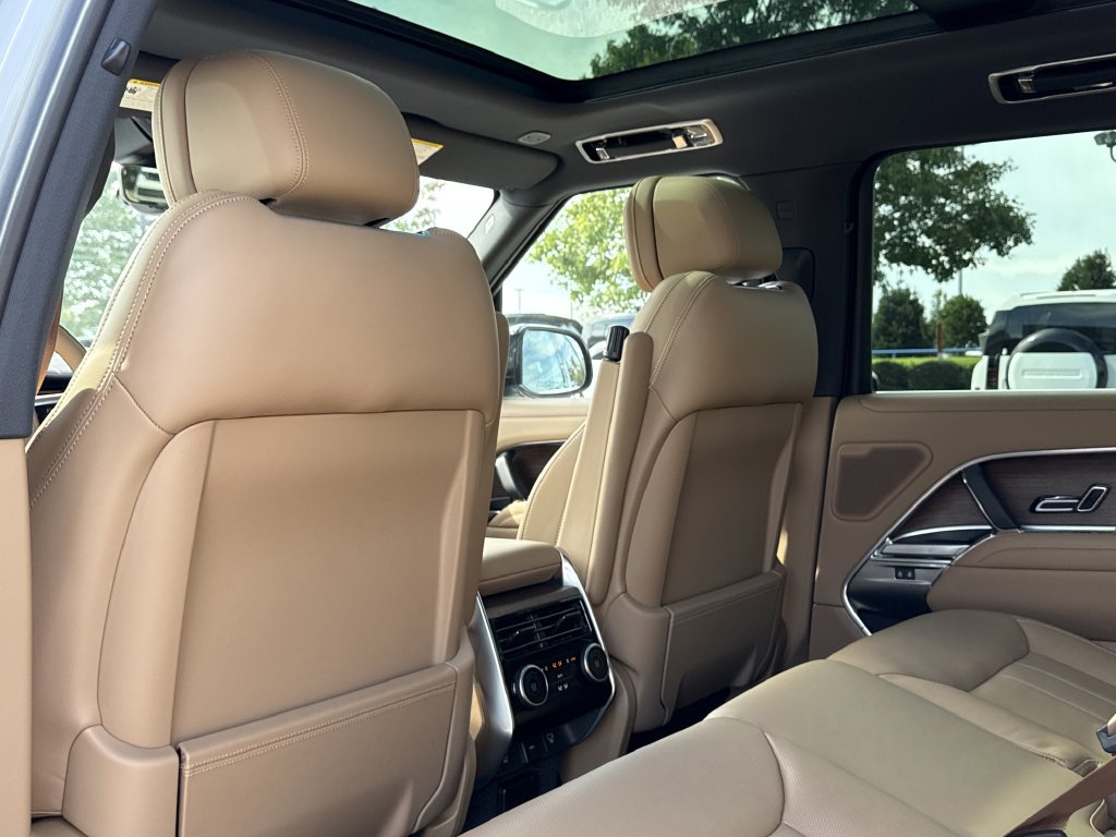 2025 Land Rover Range Rover SE - Photo 11