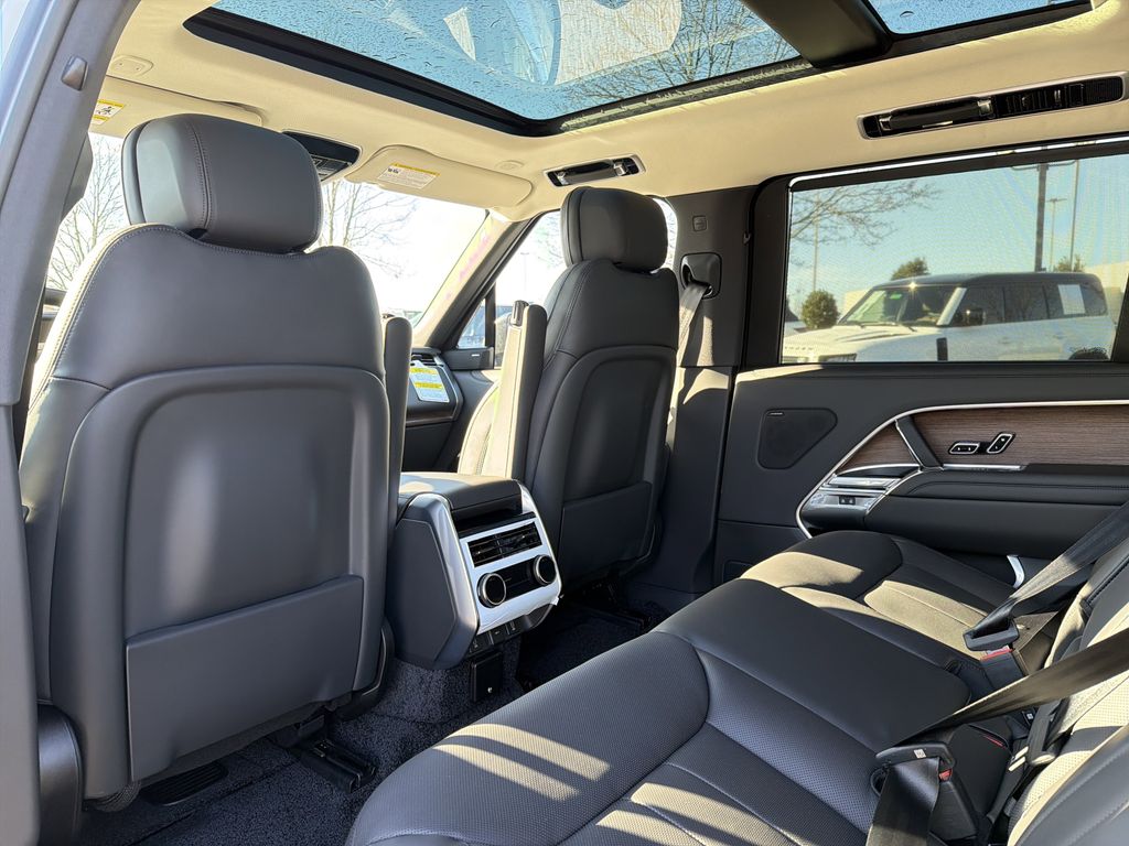 2026 Land Rover Range Rover SE - Photo 11