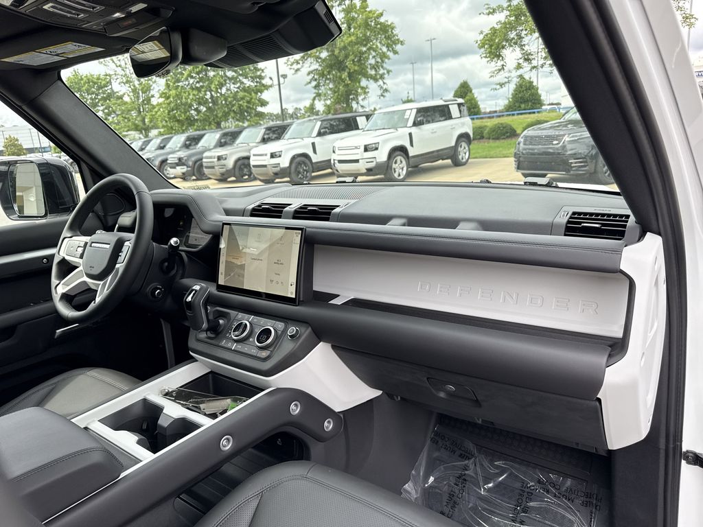 2025 Land Rover Defender X-Dynamic SE - Photo 20