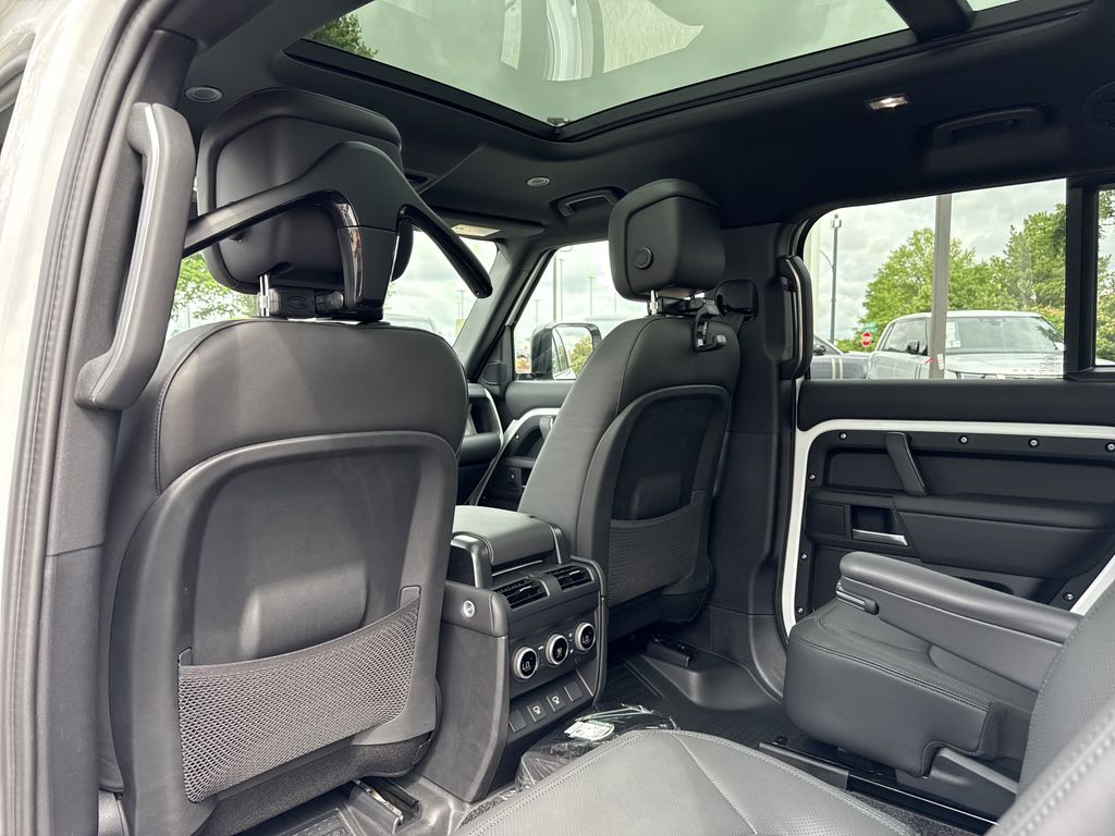 2025 Land Rover Defender X-Dynamic SE - Photo 12