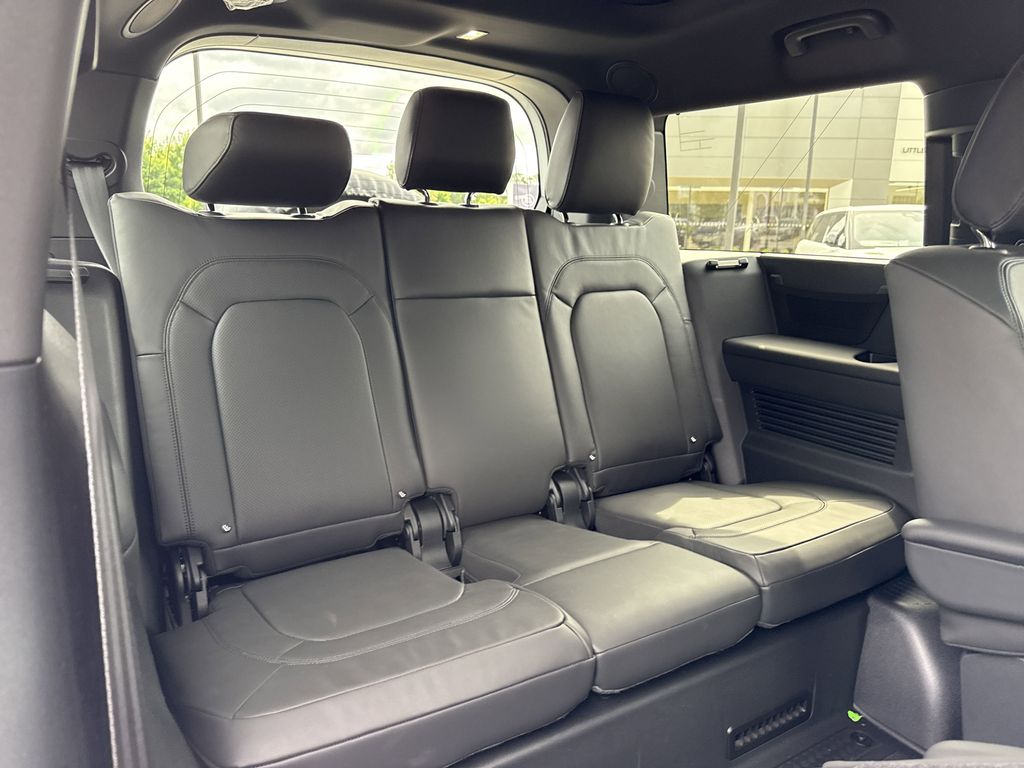2025 Land Rover Defender X-Dynamic SE - Photo 15