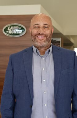 Staff member Lee Woodard from ID_24ea1b