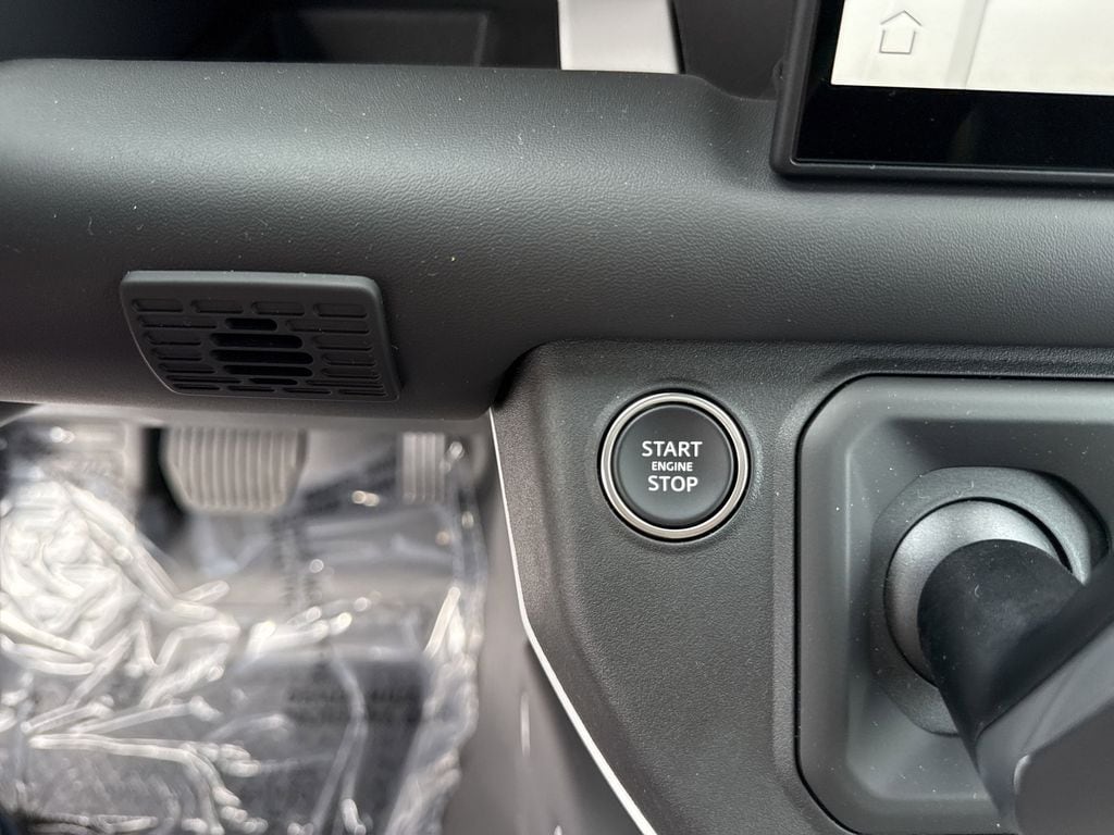 2025 Land Rover Defender X-Dynamic SE - Photo 30