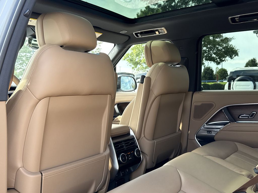 2025 Land Rover Range Rover SE - Photo 11