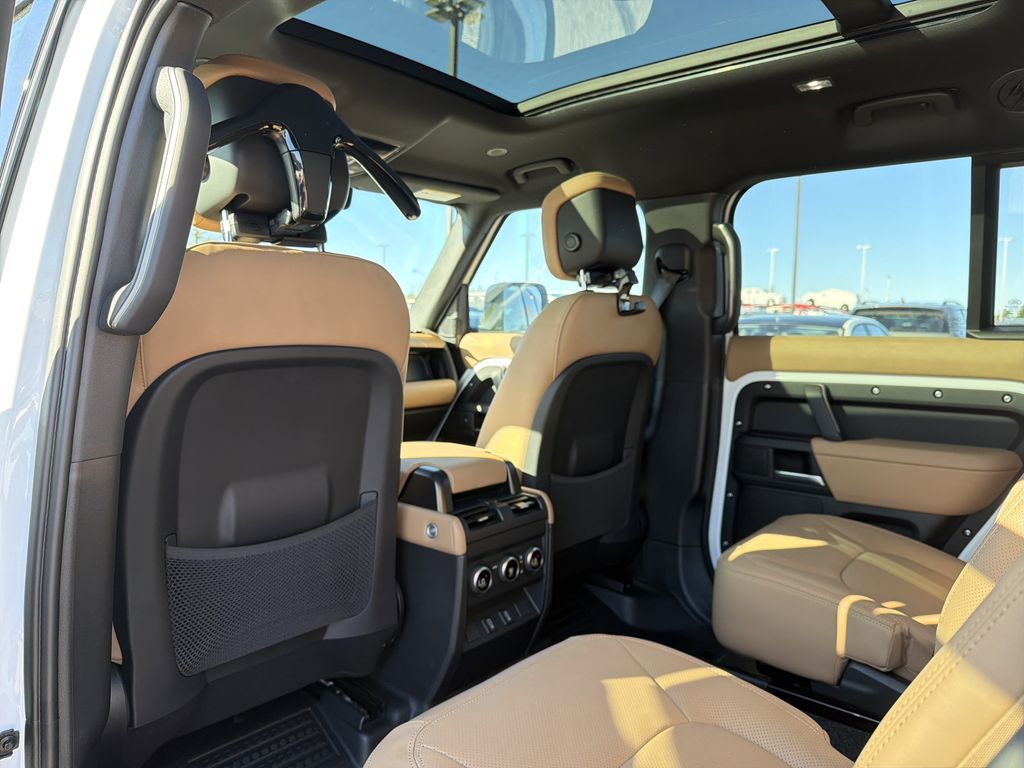 2026 Land Rover Defender X-Dynamic SE - Photo 12