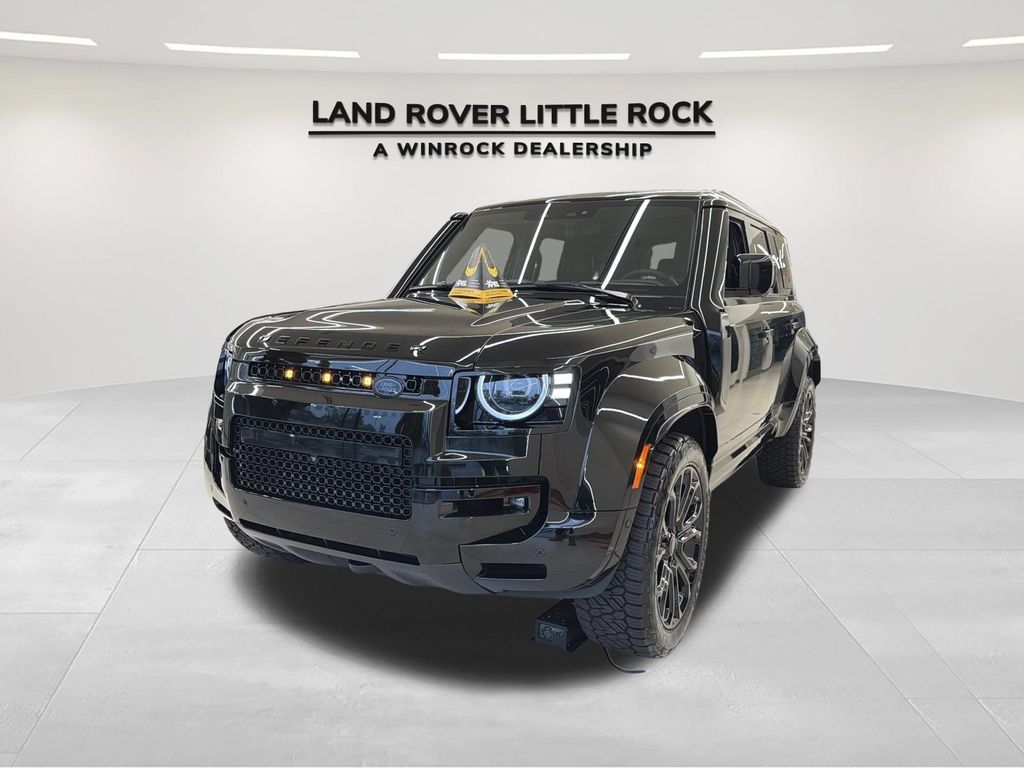 2026 Land Rover Defender 110 OCTA Black P635's photo