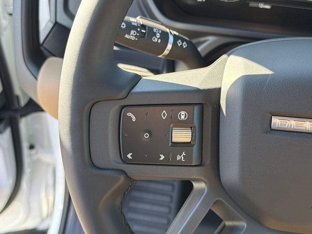 2026 Land Rover Defender X-Dynamic SE - Photo 23