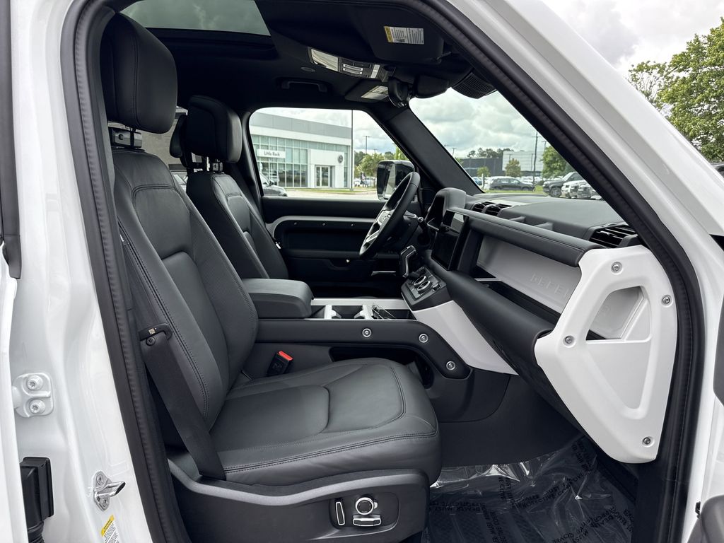 2025 Land Rover Defender X-Dynamic SE - Photo 19