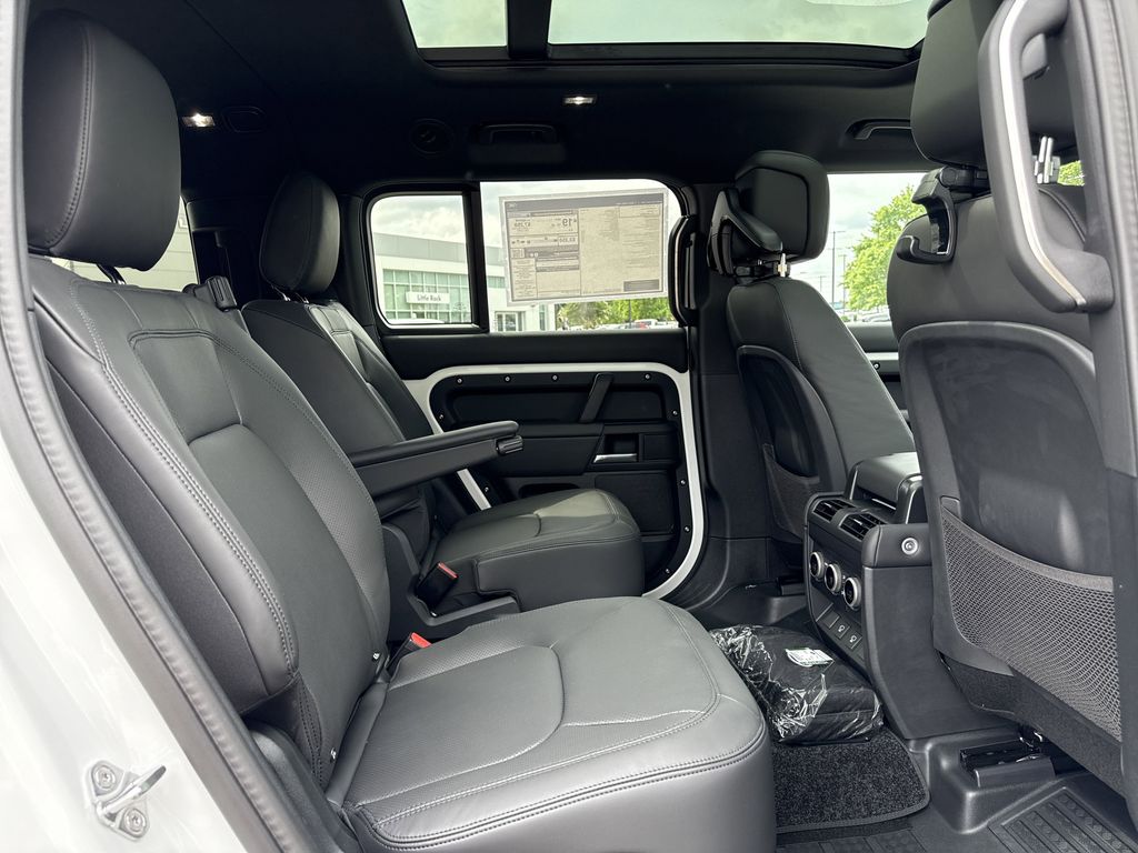 2025 Land Rover Defender X-Dynamic SE - Photo 16