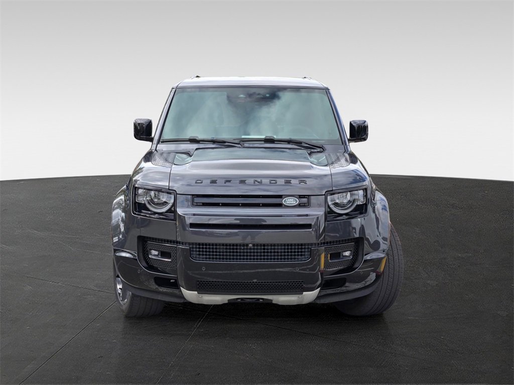 2024 Land Rover Defender V8 photo 2