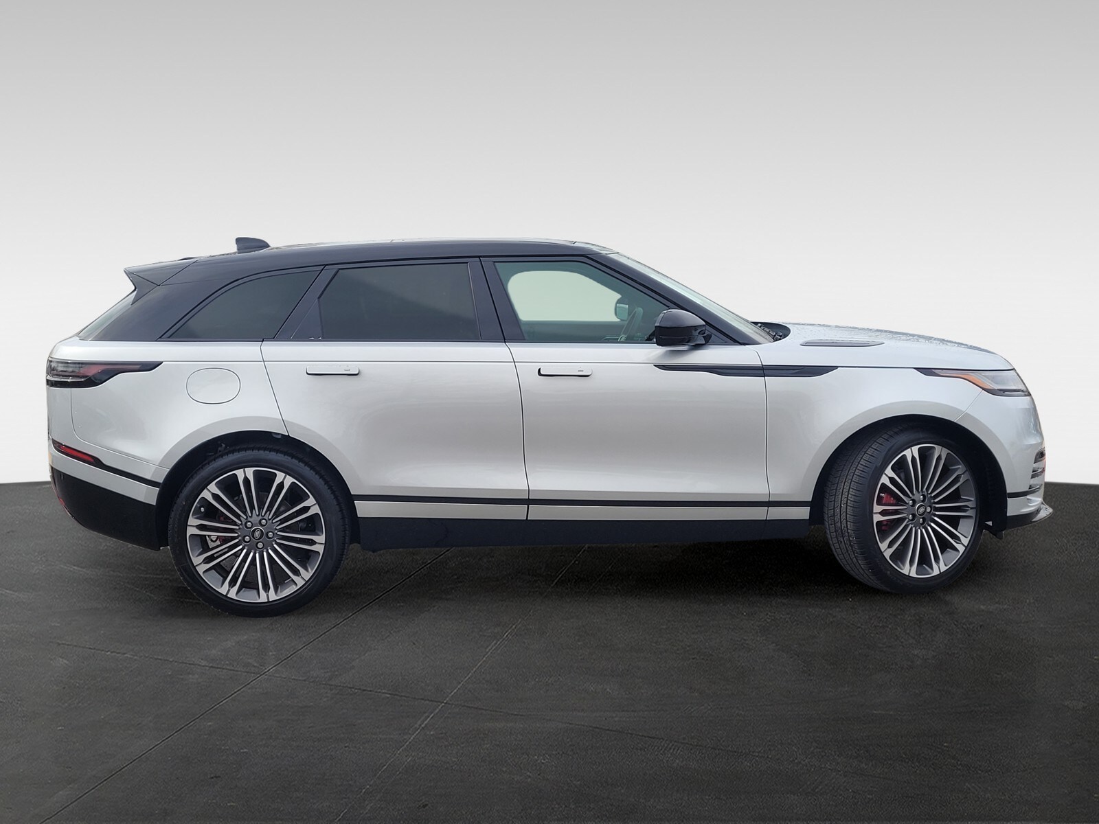 2025 Land Rover Range Rover Velar SE photo 4
