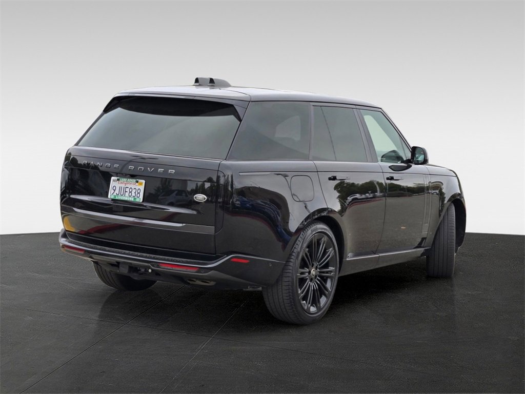 2023 Land Rover Range Rover SE photo 2