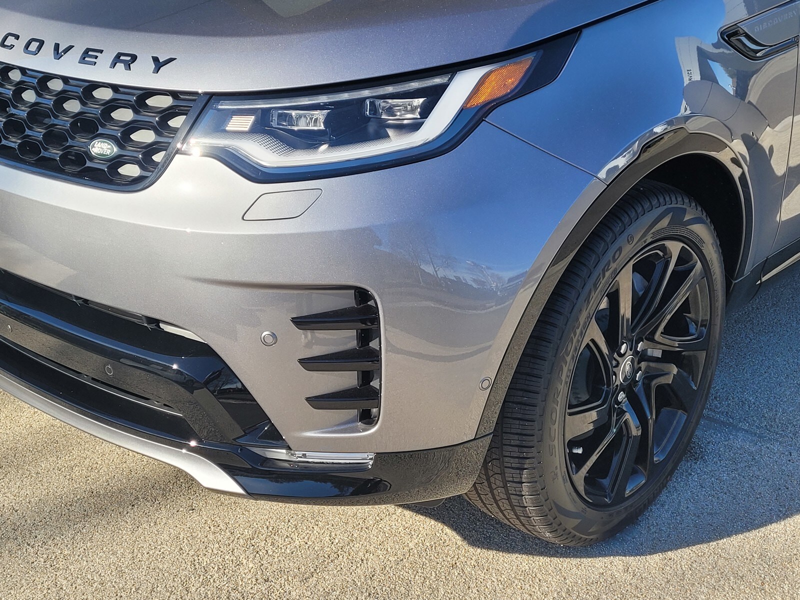 2025 Land Rover Discovery SE photo 2