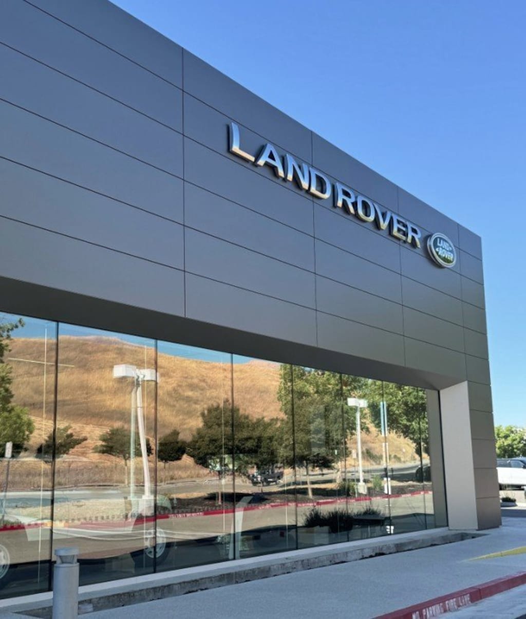 Used 2024 Land Rover Defender X-Dynamic SE SUV