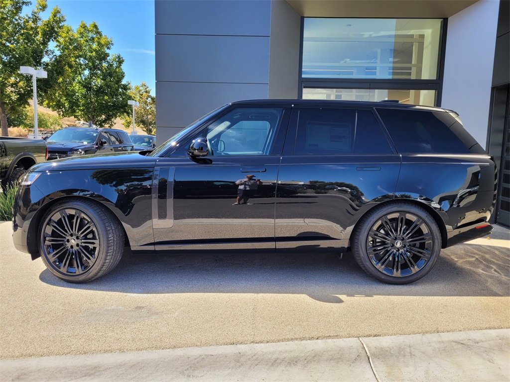 2023 Land Rover Range Rover SE photo 4