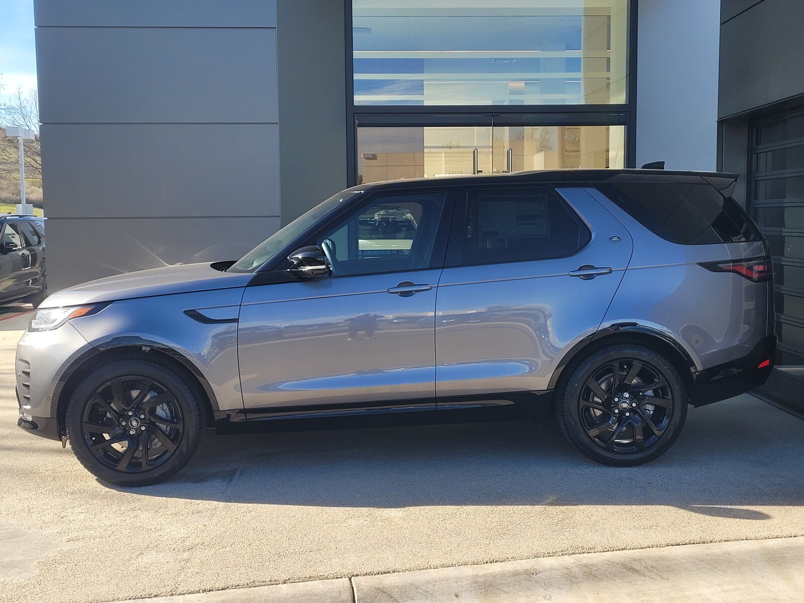 2025 Land Rover Discovery SE photo 4