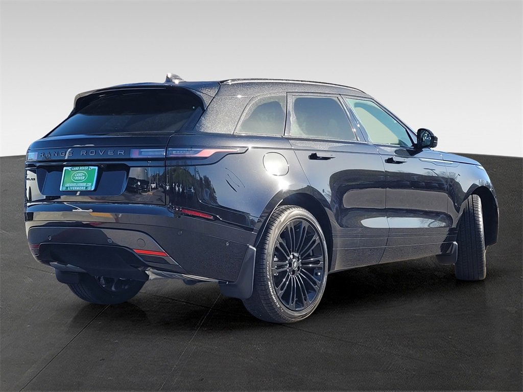 2026 Land Rover Range Rover Velar SE photo 4
