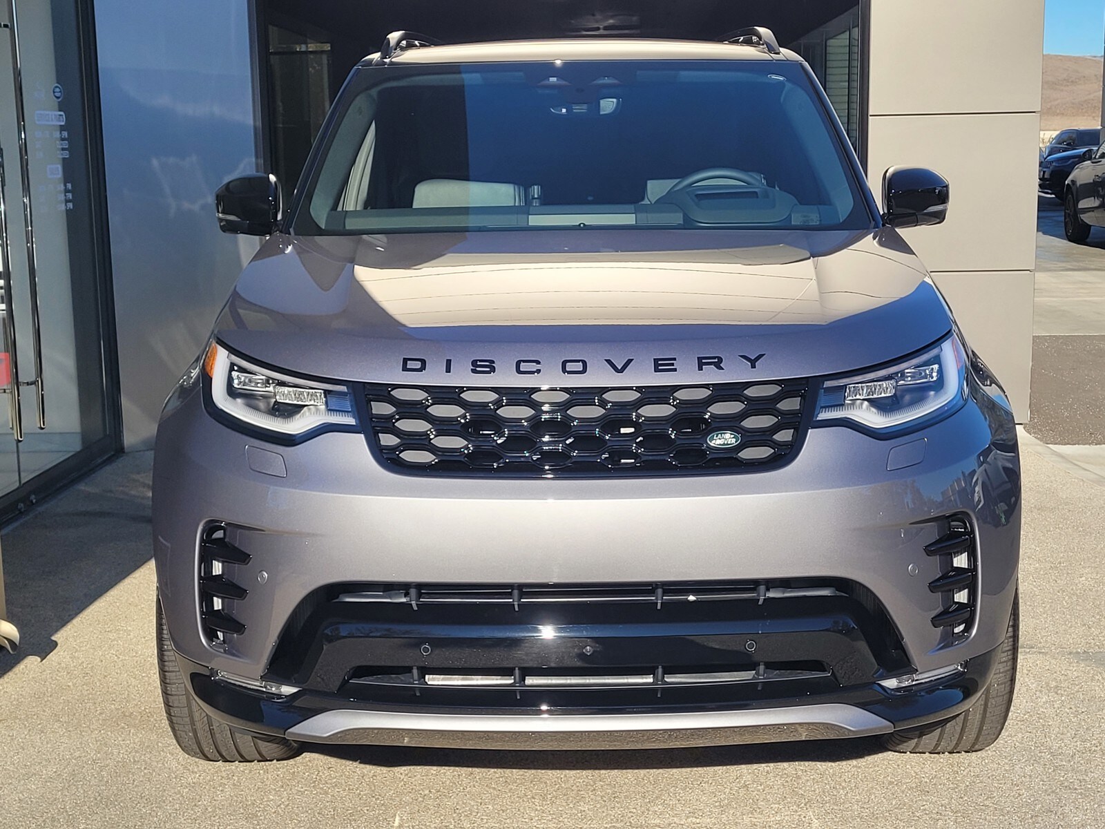 2025 Land Rover Discovery SE photo 2