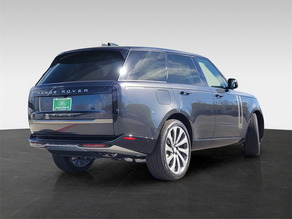2025 Land Rover Range Rover SE photo 4