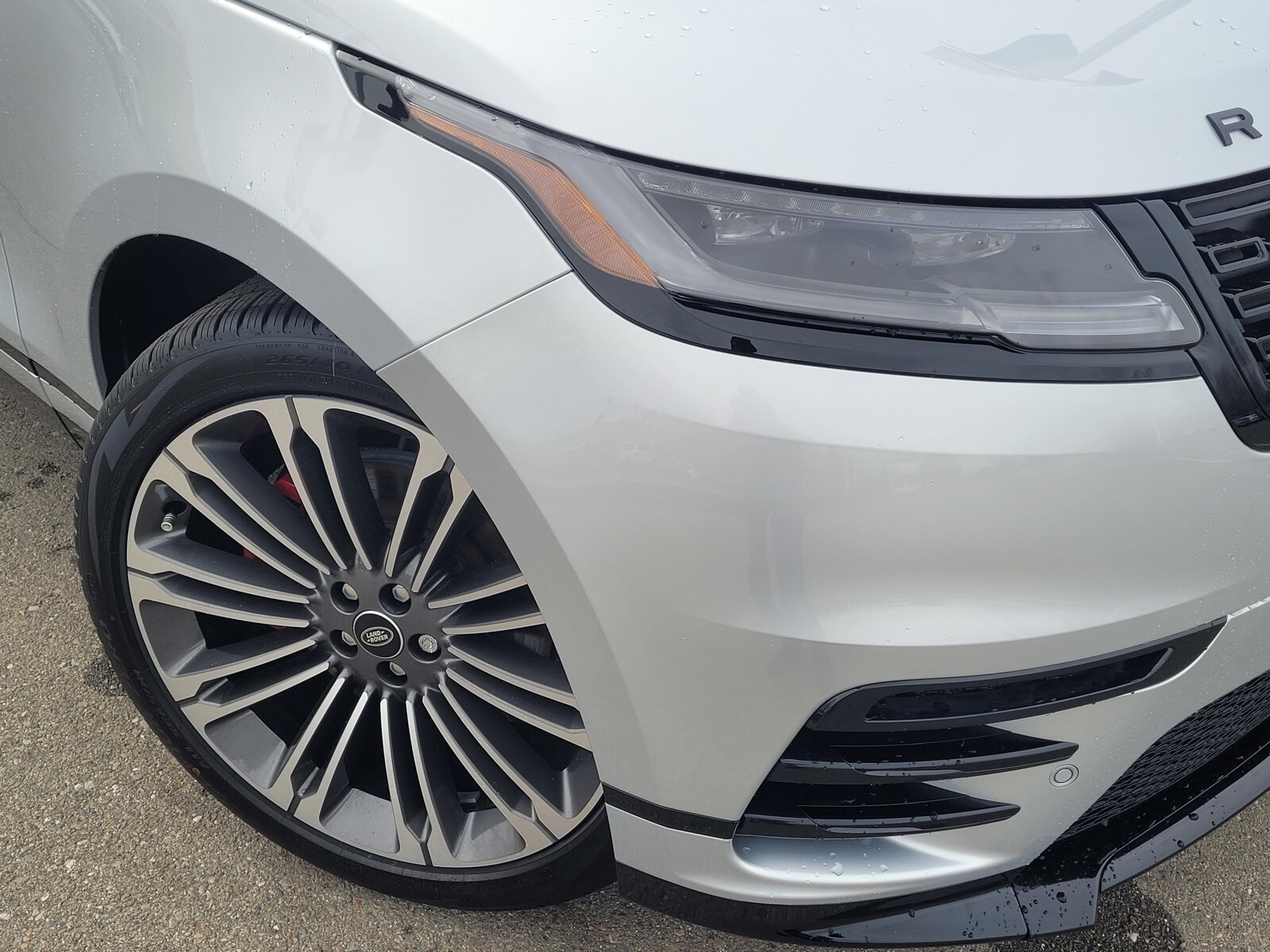 2025 Land Rover Range Rover Velar SE photo 2