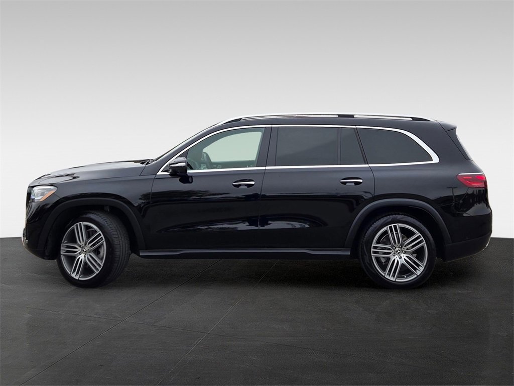 2025 Mercedes Benz GLS 450 4MATIC photo 3