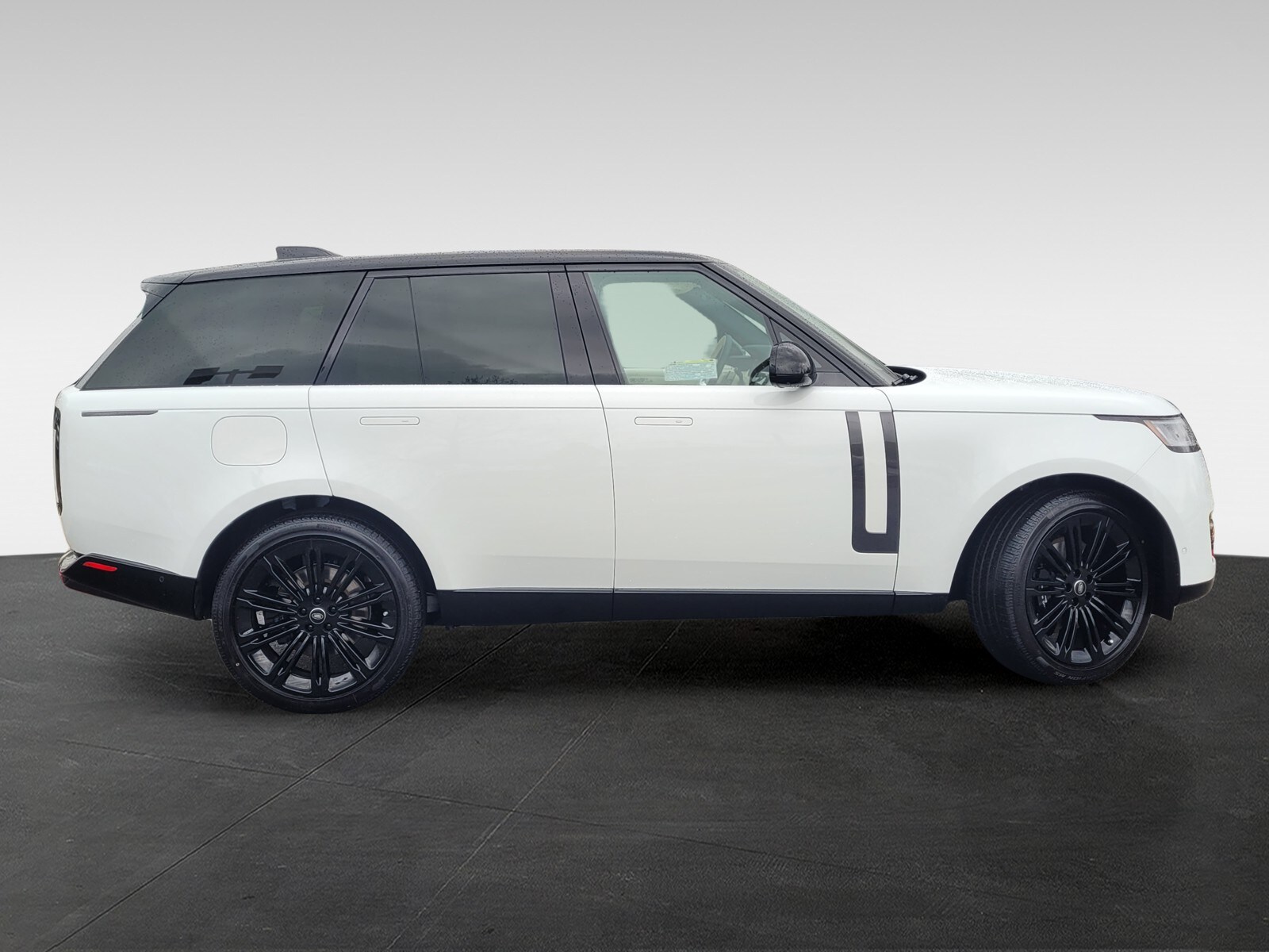 2025 Land Rover Range Rover SE photo 4