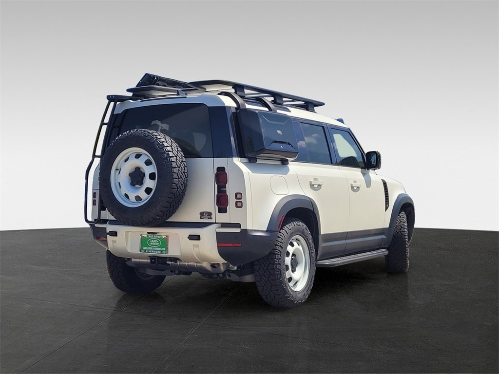 2024 Land Rover Defender 110 S photo 4