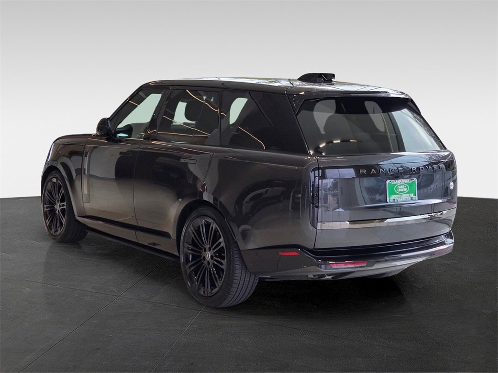 2024 Land Rover Range Rover SV photo 2