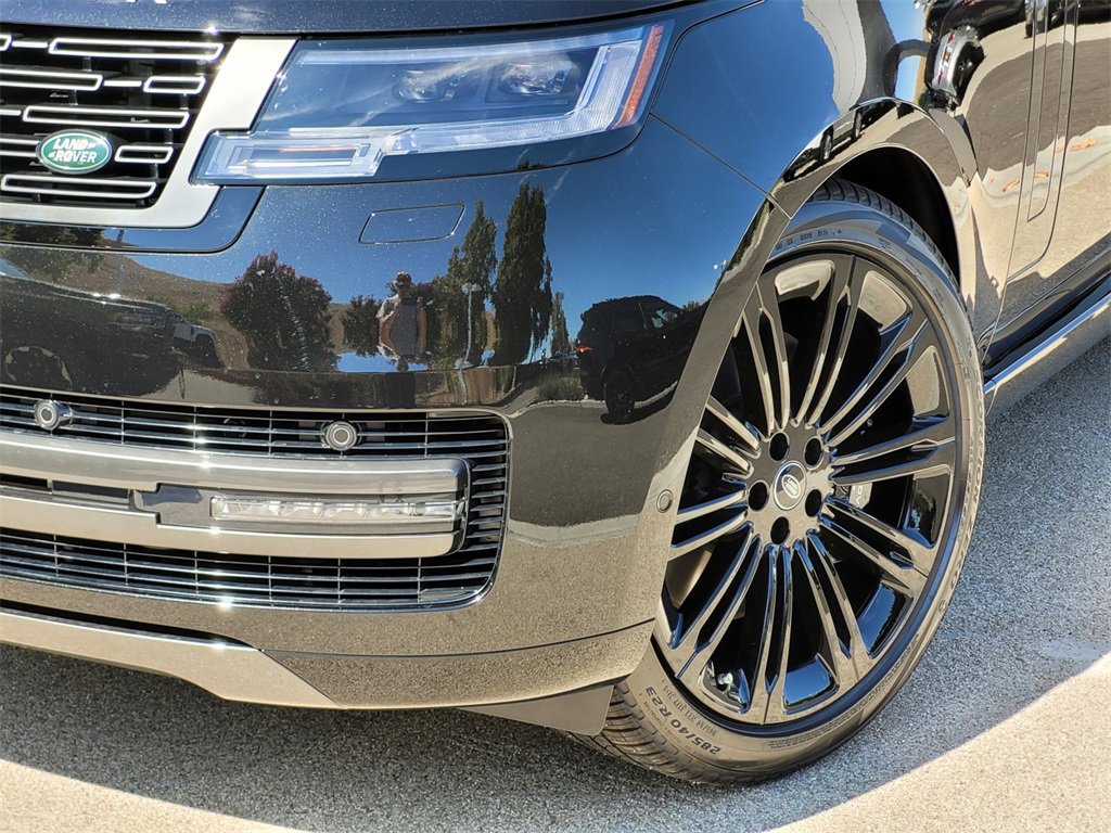2023 Land Rover Range Rover SE photo 2