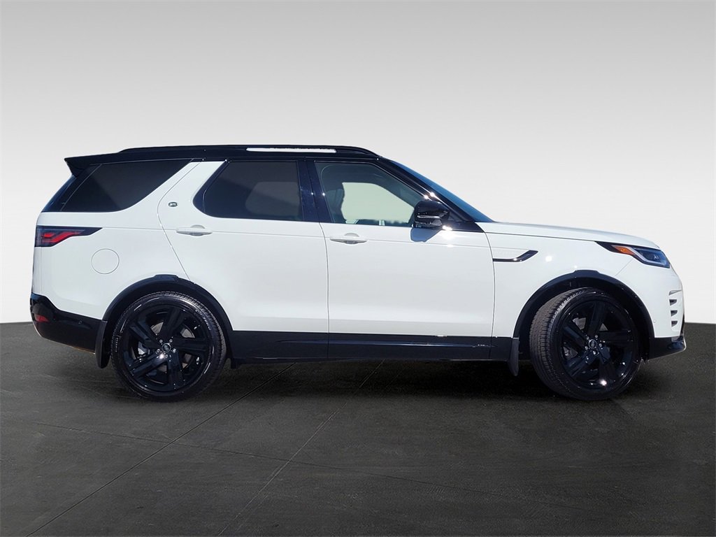 2025 Land Rover Discovery SE photo 3