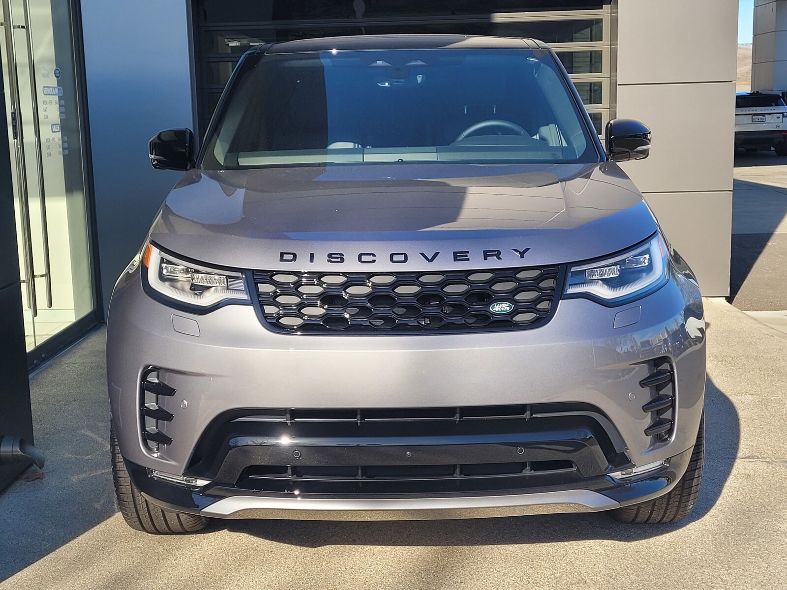 2025 Land Rover Discovery SE photo 3
