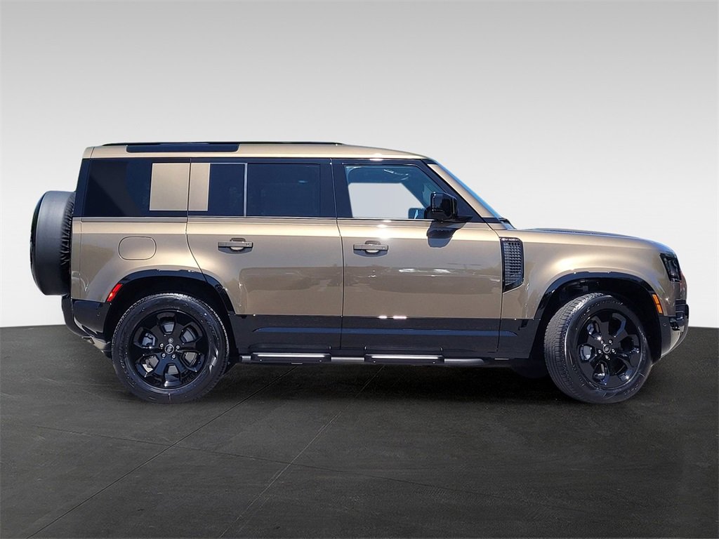 2025 Land Rover Defender 110 X-Dynamic SE photo 3